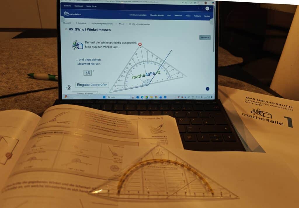 Schulbuch und Plattform mathe4alle